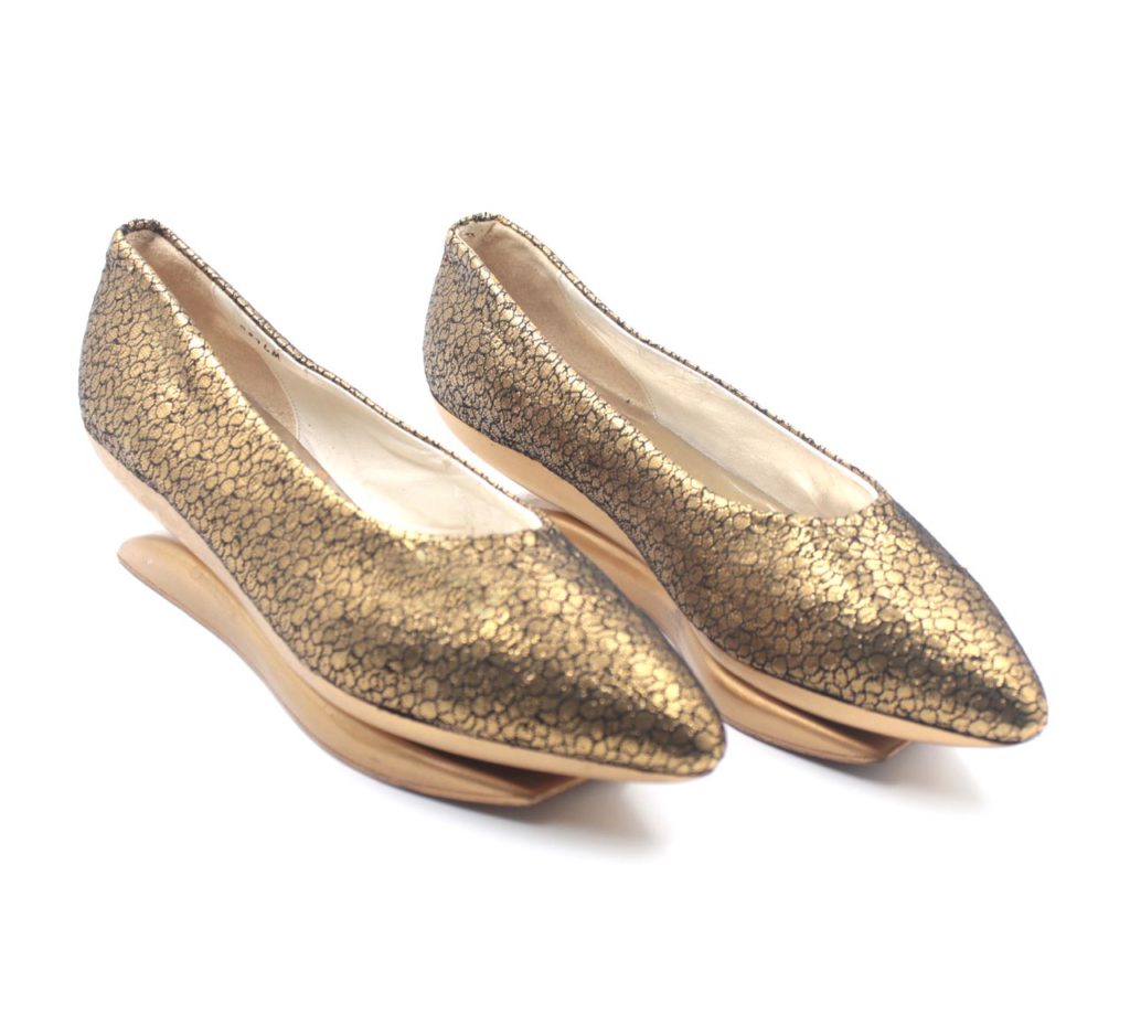 Vintage Beth Levine Black & Gold Kabuki Shoes Carved Gold Wooden 60s ...